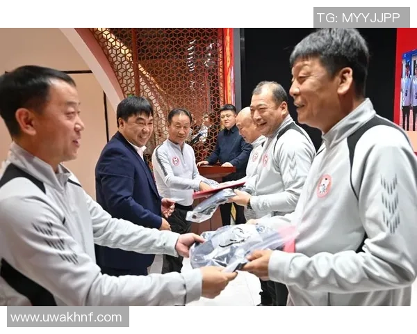 足球裁判群的成长与挑战探讨如何提升裁判素养与比赛公正性