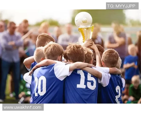 小学生足球服装图片展示多样款式助力孩子们快乐运动与团队精神培养